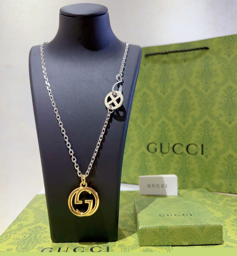 G*u*i necklaces